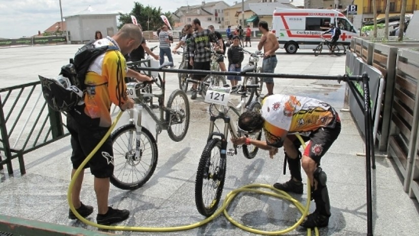 EAJ/PNV de Zalla propone la instalación de puntos de limpieza para bicicletas