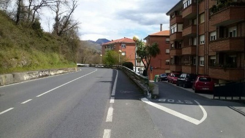 EAJ-PNV pide que el paso de los peatones en arangoiti sea a través del barrio para evitar accidentes.